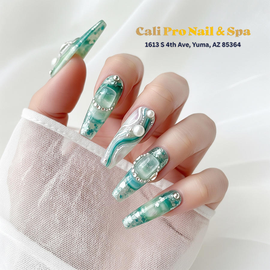 Trendy nail colors